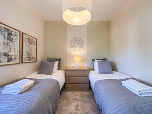 Unclassified image, 2 of 39, button - Hoyo 3 | Marbella Resort Golf Pools Apartment (Benahavís)