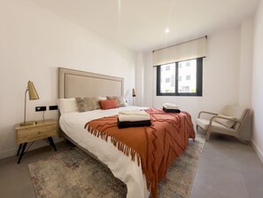 3 chambres, fer et planche à repasser, Wi-Fi, draps fournis