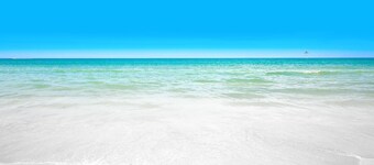 Relaxing Gulf Getaway Heated Pool, Covered Patio & Prime Location Near Parks, Beaches & Attractions!