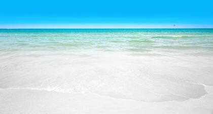 Relaxing Gulf Getaway Heated Pool, Covered Patio & Prime Location Near Parks, Beaches & Attractions!