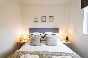 1 chambre, bureau, fer et planche à repasser, accès Internet