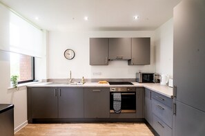 Réfrigérateur, micro-ondes, four, lave-vaisselle