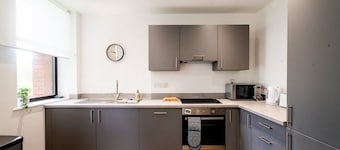 Cohost Partners Modern Cardiff Retreat