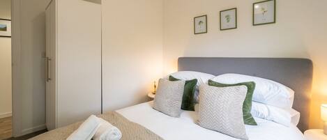 1 bedroom, desk, iron/ironing board, Internet