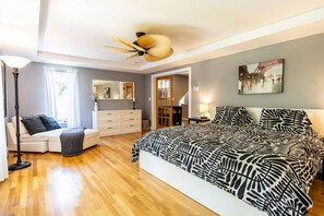 3 bedrooms, desk, iron/ironing board, free WiFi