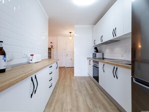 Fridge, microwave, oven, coffee/tea maker