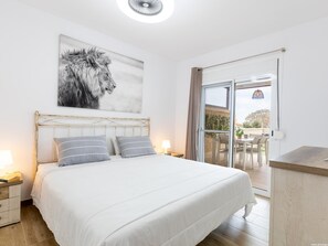 2 bedrooms, iron/ironing board, Internet