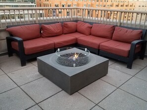 Property grounds - Clean Mount Vernon 1BR w/ Gym & Pool, near Arena & Museum, by Blueground (Washington, D.C.)