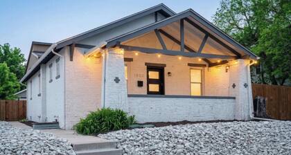 Huge 6BR Highlands Home - Modern Style & Comfort