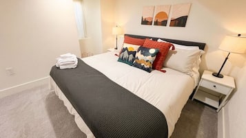 6 bedrooms, desk, iron/ironing board, WiFi