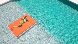 Een verwarmd zwembad