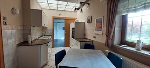 Kühlschrank, Ofen, Herdplatte, Geschirrspüler