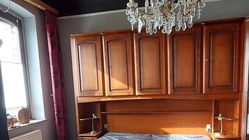 1 sovrum, skrivbord, gratis wi-fi och sÀngklÀder