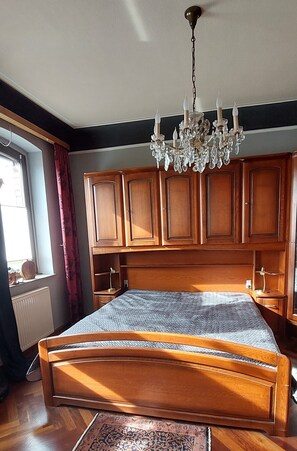 1 bedroom, desk, free WiFi, bed sheets - Apartment 'Fewo Haus Cäcilia' with Wi-Fi (Elsdorf)