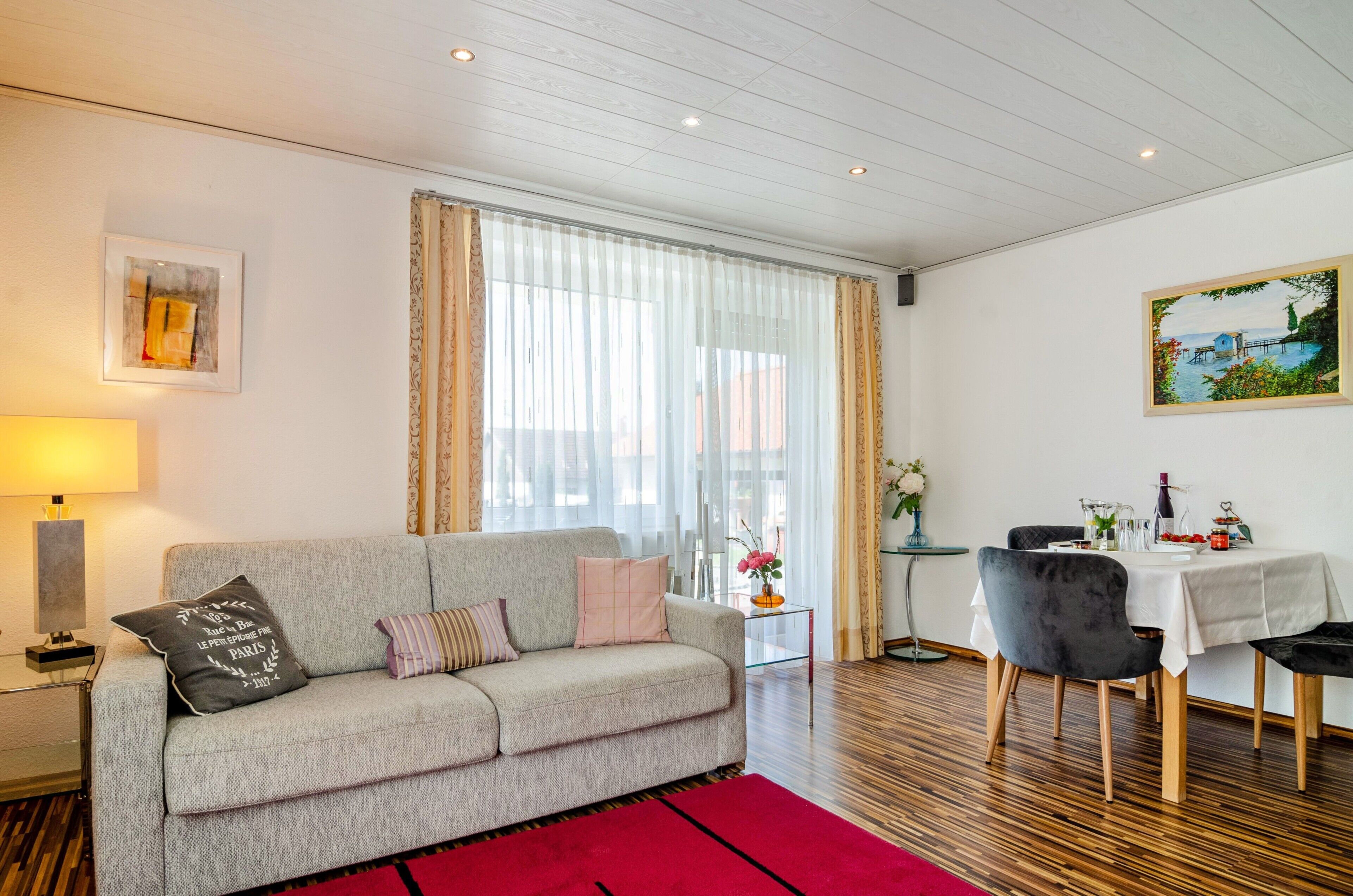 Fernseher, DVD-Player, Stereoanlage