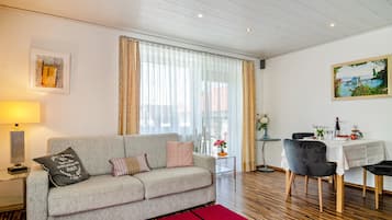 Fernseher, DVD-Player, Stereoanlage