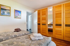 1 bedroom, iron/ironing board, free WiFi, bed sheets - Apartment 'Fewo Wegen' with Mountain View, Private Terrace & Wi-Fi (Salem)