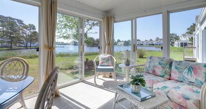 Porch & Water Views: Getaway in Mallard Lakes