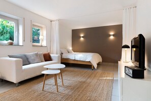 1 bedroom, free WiFi, bed sheets - Studio Apartment 'Ferienwohnung Vino9' with Private Garden and Wi-Fi (Vogtsburg im Kaiserstuhl)