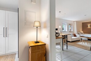 Interior - Studio Apartment 'Ferienwohnung Vino9' with Private Garden and Wi-Fi (Vogtsburg im Kaiserstuhl)