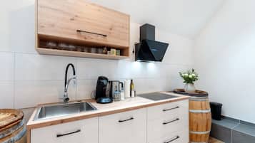 Frigorifero, microonde, forno, piano cottura