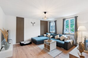 TV - Apartment 'Appartement Bergblick' with Mountain View, Shared Garden and Wi-Fi (Bühlertal)