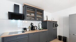 Kaffetrakter/tekoker, kjøleskap, mikrobølgeovn og ovn
