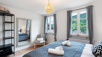6 habitaciones, tabla de planchar con plancha y wifi gratis
