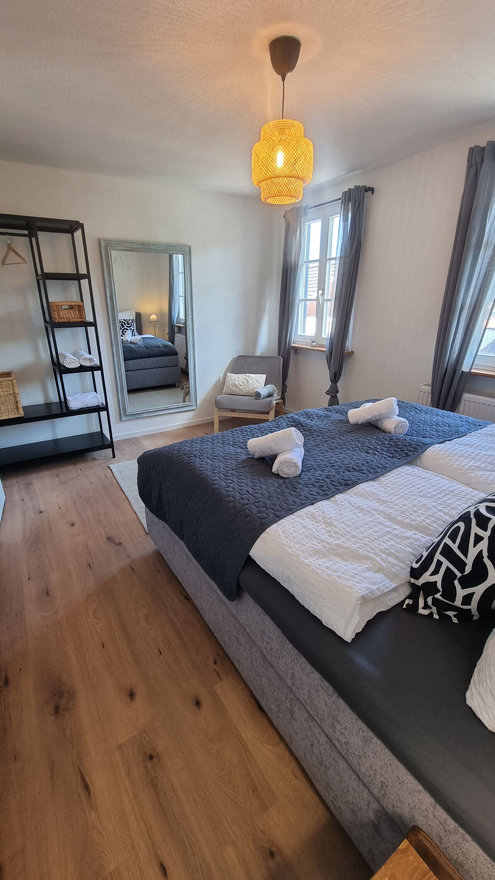 6 quartos, ferros/tábuas de passar roupa, Wi-Fi de cortesia