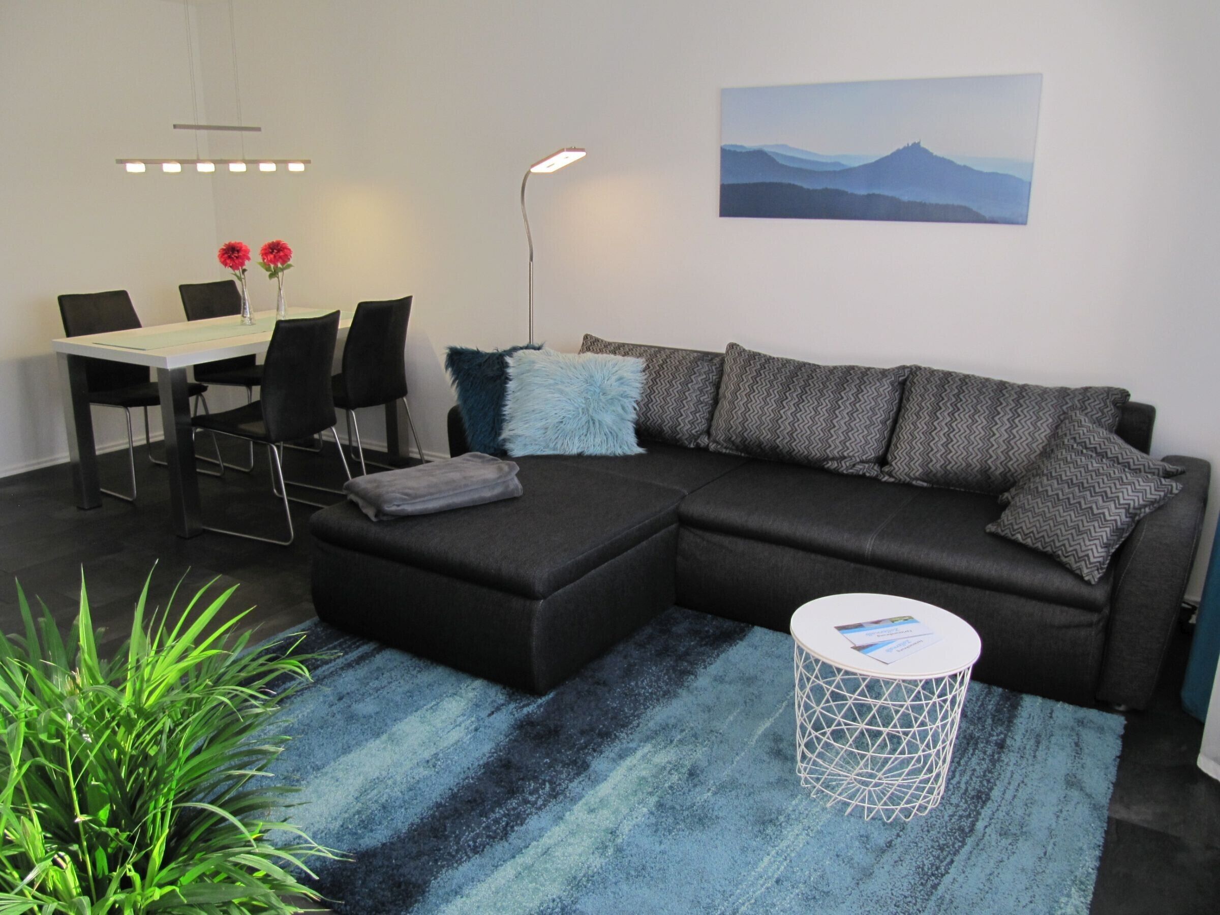 Televisie, een dvd-speler en een stereo