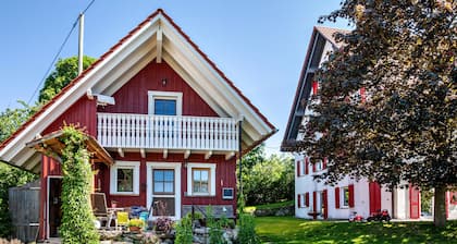 Holiday Home 'Naturhäusle Oberschwaben' with Mountain View, Private Terrace and Wi-Fi