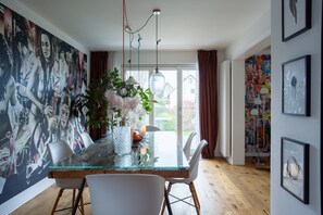 Dining - Holiday Home 'Stilvolles Haus In Borsum' with Private Terrace, Private Garden and Wi-Fi (Harsum)