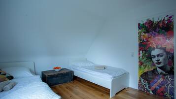 2 bedrooms, iron/ironing board, free WiFi, bed sheets