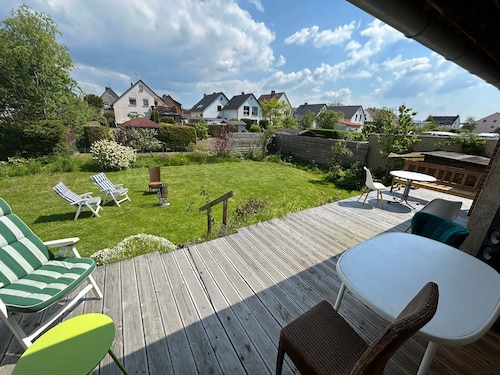 Holiday Home &#x27;Stilvolles Haus In Borsum&#x27; with Private Terrace, Private Garden and Wi-Fi