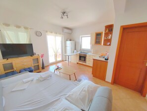 1 bedroom, WiFi, bed sheets