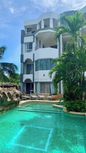 Pool - Poolside renewed condo. In the heart of Tamarindo! (Tamarindo)