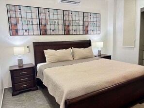 2 slaapkamers, een strijkplank/strijkijzer, gratis wifi, beddengoed