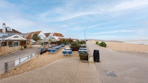 Unclassified image, 4 of 39, button - Chic 2-Bed Seafront Haven, Near Felpham Beach (Felpham)