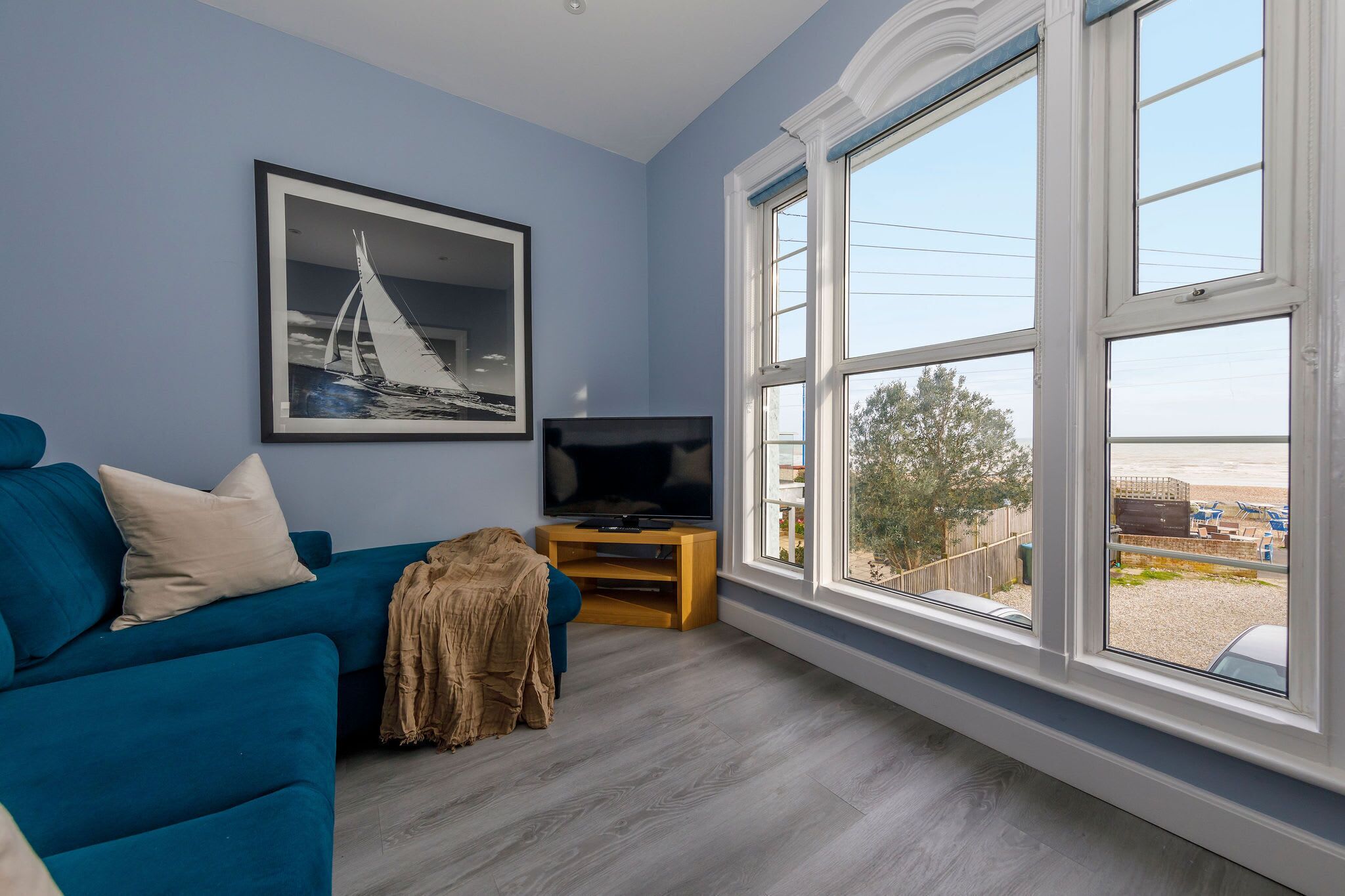 Chic 2-bed Seafront Haven, Near Felpham Beach - Bognor Regis