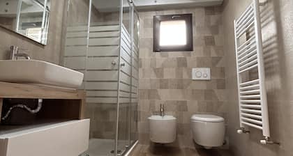 Farmhouse + outbuilding a few minutes from the beaches of Sabaudia