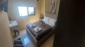 2 dormitoris, escriptori, planxa i posts de planxar i wifi 