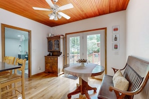 Dining - Dog-friendly home in the perfect location with enclosed yard, streaming, & W/D (Union Pier)