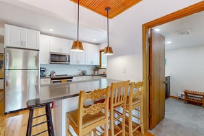 Fridge, microwave, oven, stovetop - Dog-friendly home in the perfect location with enclosed yard, streaming, & W/D (Union Pier)