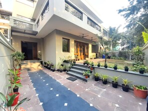 Exterior - 4 bedroom Duplex Villa Opp to Galleria Market DLF Phase 4 | Harmony Suites, GGN (Gurugram)