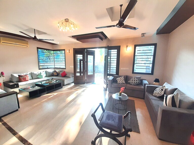 4 Bedroom Duplex Villa Opp To Galleria Market Dlf Phase 4 | Harmony Suites, Ggn - 뉴델리