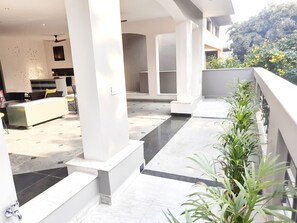 Terrace/patio - 4 bedroom Duplex Villa Opp to Galleria Market DLF Phase 4 | Harmony Suites, GGN (Gurugram)