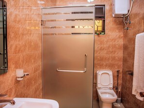 Doccia, asciugacapelli, bidet, asciugamani