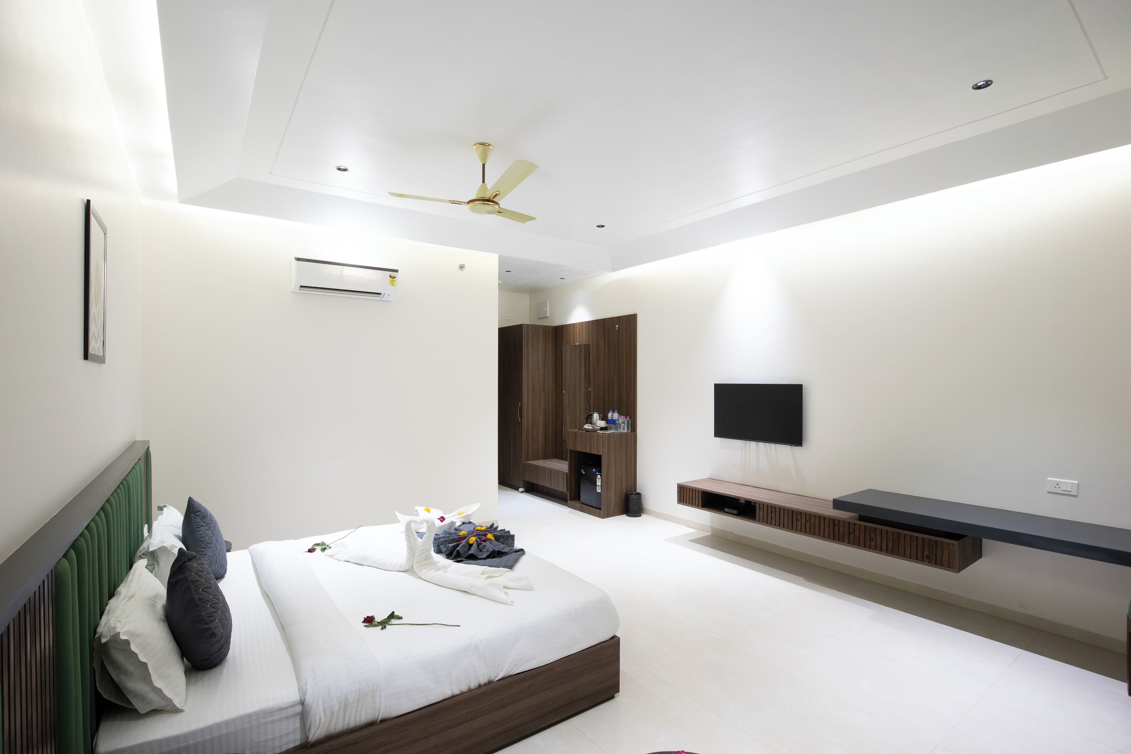 Deluxe Double Room, City View | In-room safe, desk, laptop workspace, iron/ironing board