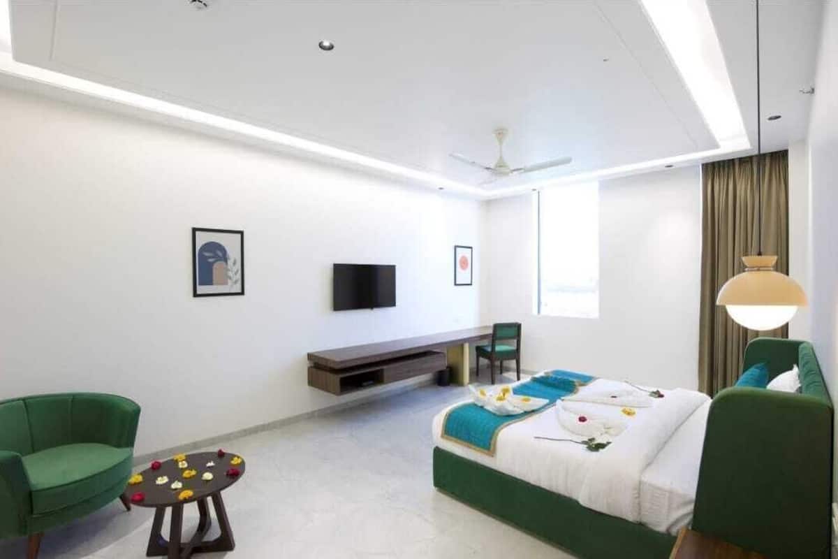 Presidential Suite, Garden View | 1 bedroom, in-room safe, desk, laptop workspace