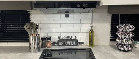 雪櫃、微波爐、焗爐、爐具